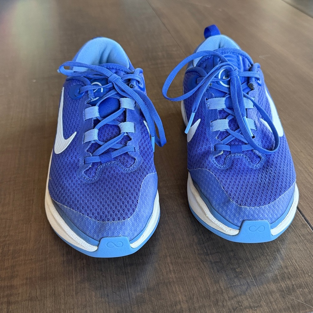 Nike Infinity Flow, Big Kid RunningShoe, Size 5